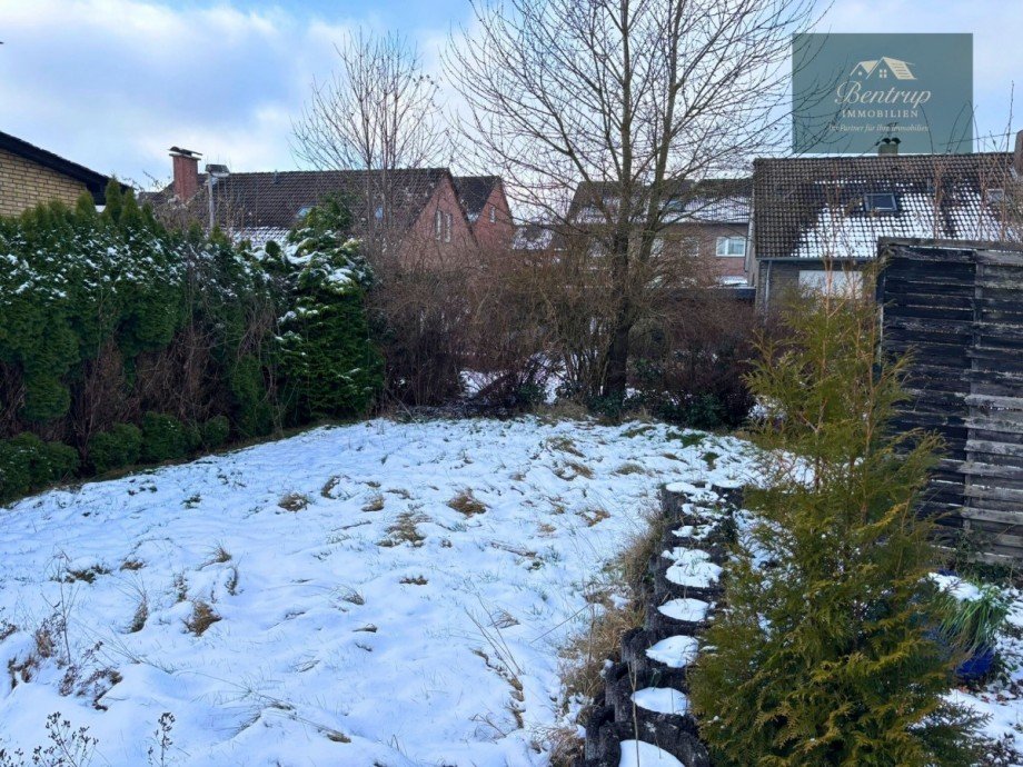 Garten hinter der Terrasse Einfamilienhaus Hasbergen
