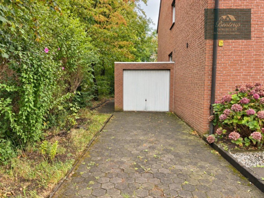 Garage mit Einfahrt Doppelhaush�lfte Selm